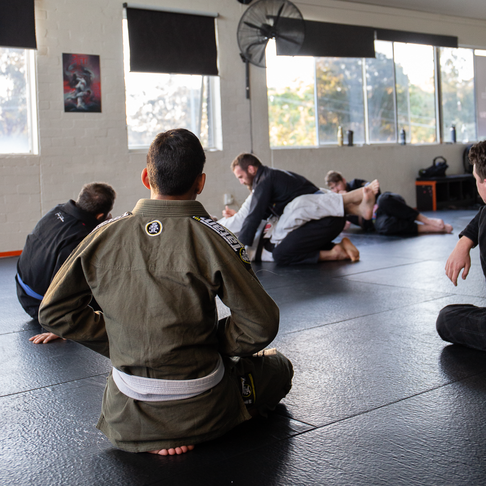Image of beginners doing BJJ